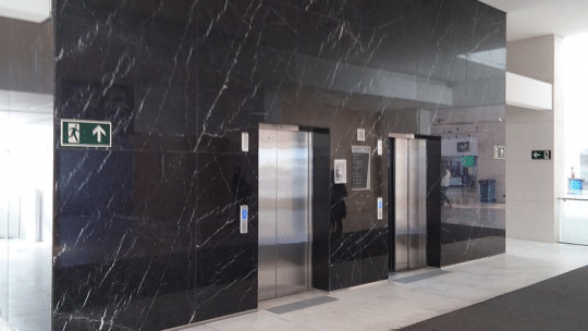 Empresas no setor dos elevadores não asseguram condições de proteção aos profissionais