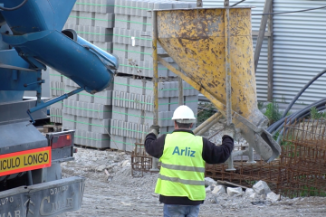 Trabalhadores do Grupo Arliz receiam ter a saúde em risco em obra no Porto