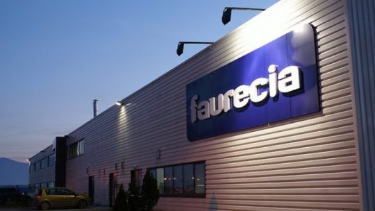 Faurecia despede uma centena de precários na unidade de Palmela