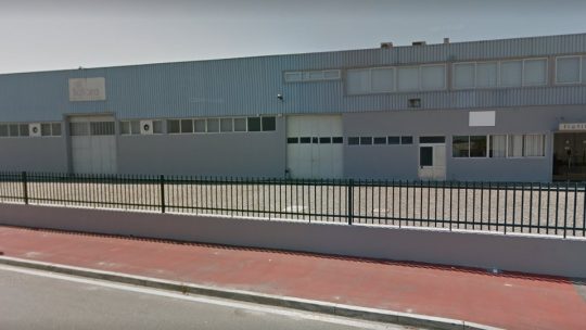 Fiofibra despede trabalhadora que se encontra em assistência a filho menor