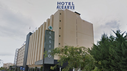 Hotel Algarve Casino despede trabalhadores em período experimental, antes de lay off