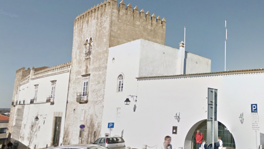 Palácio de Cadaval: despedimentos e férias forçadas no espaço turístico de Évora