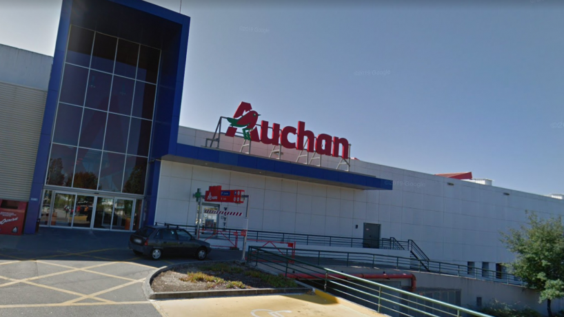Auchan obriga trabalhadores a compensar horas não trabalhadas devido a novas restrições